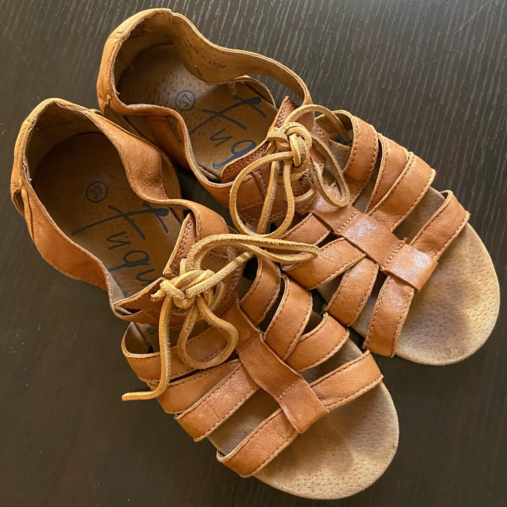 Fugu Malibu Sandals